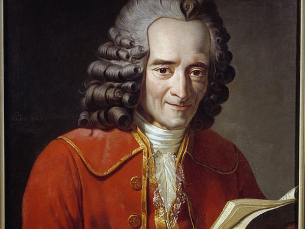 640px Voltaire lisant